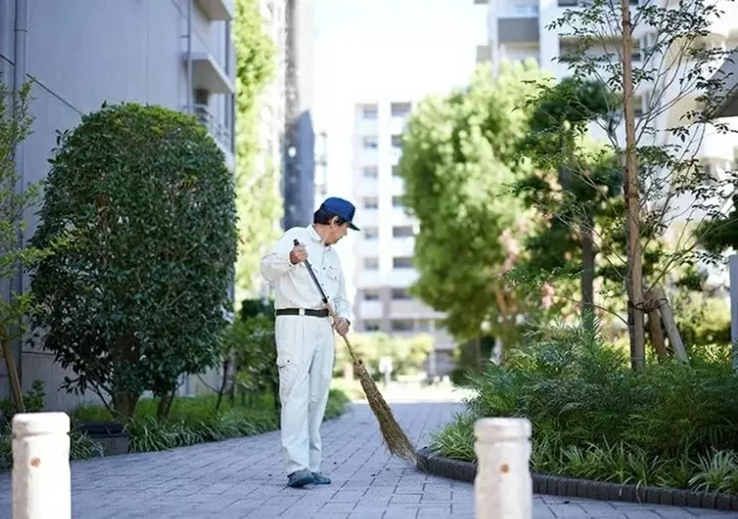 Lý do người đàn ông làm lao công bán thời gian dù thu nhập cao do cho thuê bất động sản và đầu tư