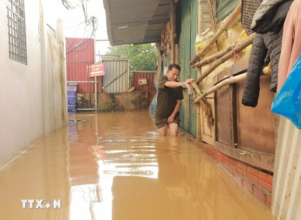 Nước sông Hồng lên mức báo động 1, nhiều sông vượt báo động 3 Nước sông Hồng lên mức báo động 1, nhiều sông vượt báo động 3