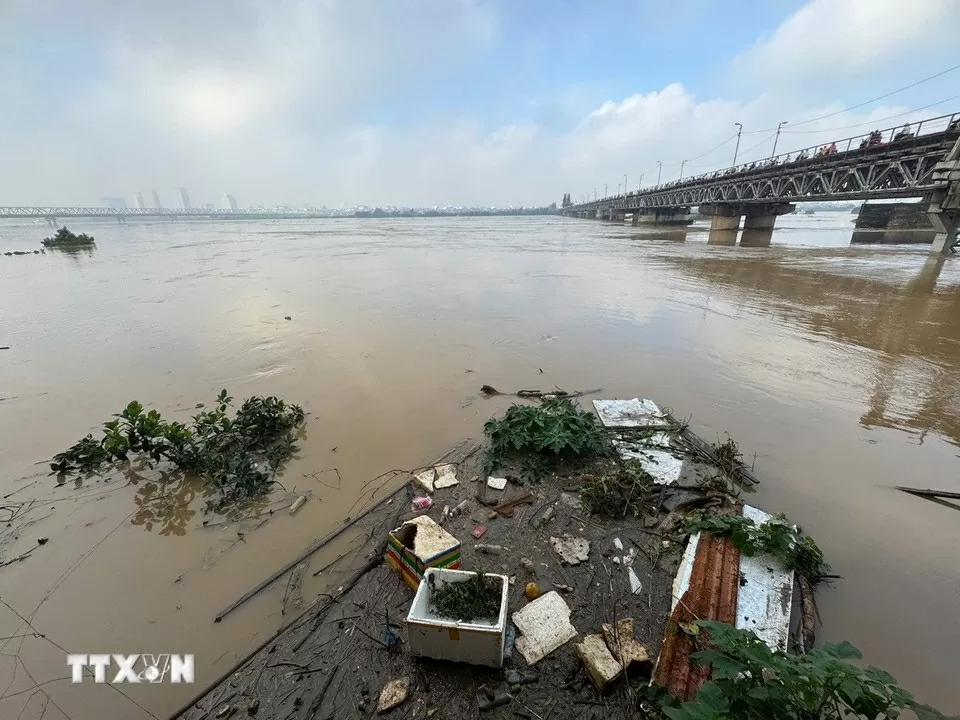 Nước sông Hồng lên mức báo động 1, nhiều sông vượt báo động 3