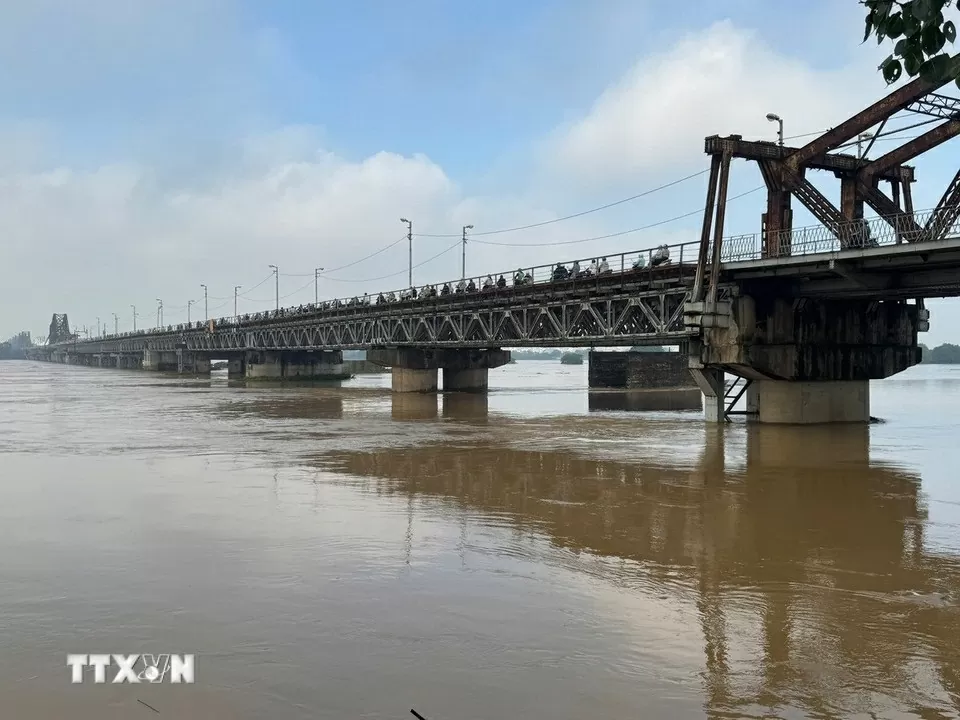 Nước sông Hồng lên mức báo động 1, nhiều sông vượt báo động 3 Nước sông Hồng lên mức báo động 1, nhiều sông vượt báo động 3