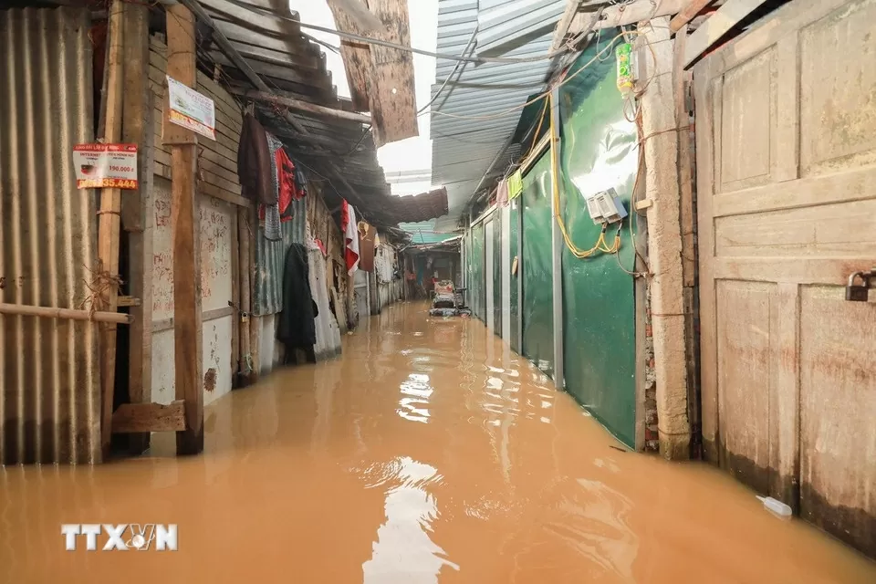 Nước sông Hồng lên mức báo động 1, nhiều sông vượt báo động 3