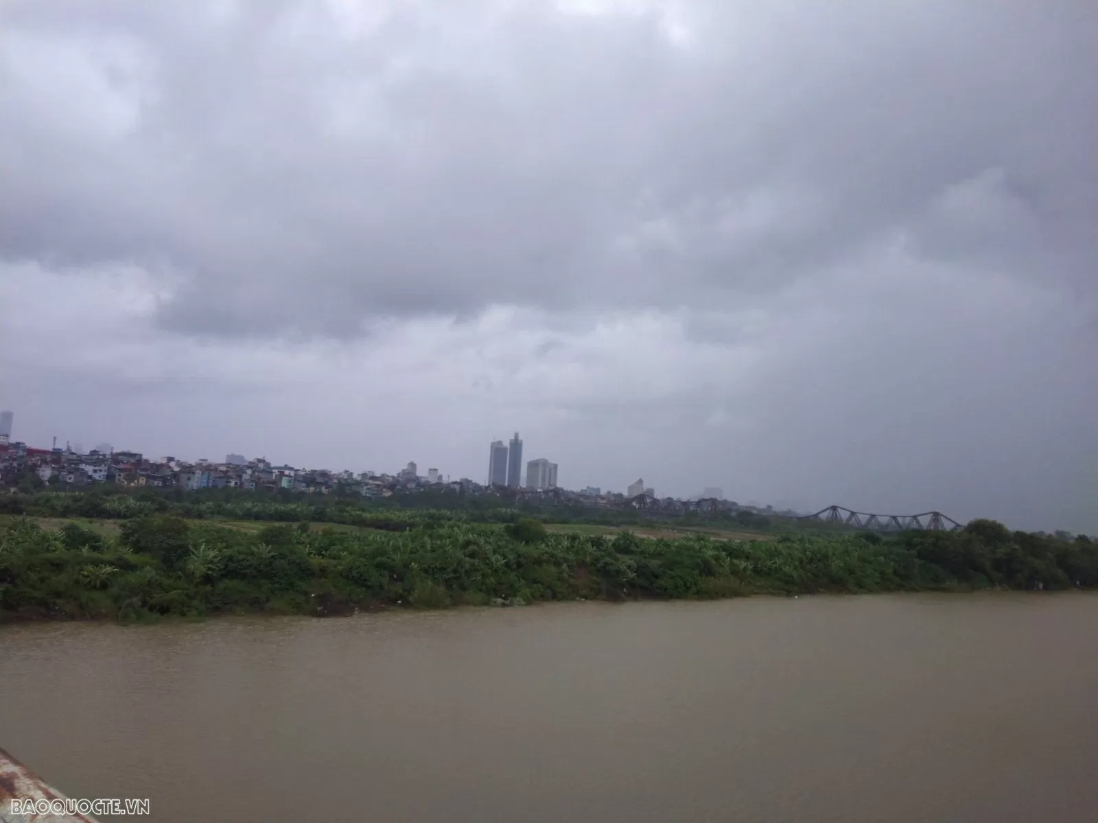 Nước sông Hồng lên mức báo động 1, nhiều sông vượt báo động 3