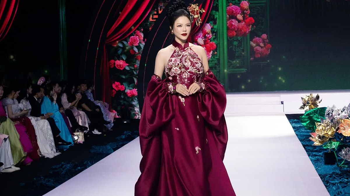 Lý Nhã Kỳ tất bật chạy show, gợi cảm bên nam thần Quốc Trường