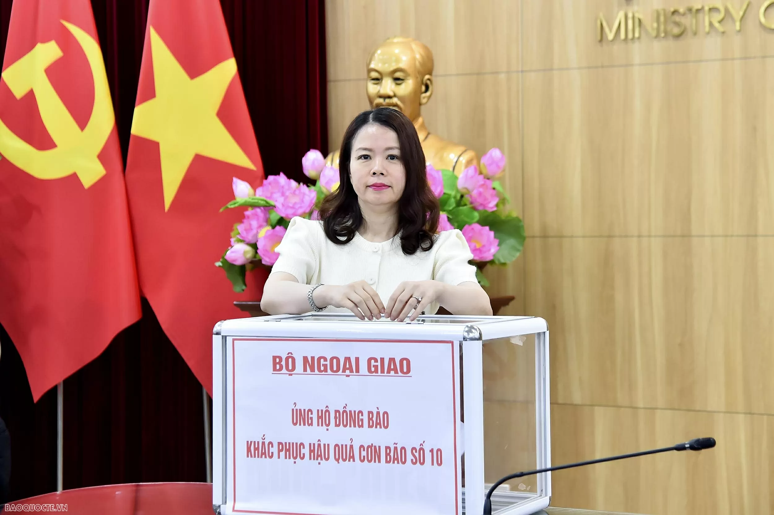 Bộ Ngoại giao phát động quyên góp ủng hộ đồng bào vùng bão số 10 Bộ Ngoại giao phát động quyên góp ủng hộ đồng bào vùng bão số 10