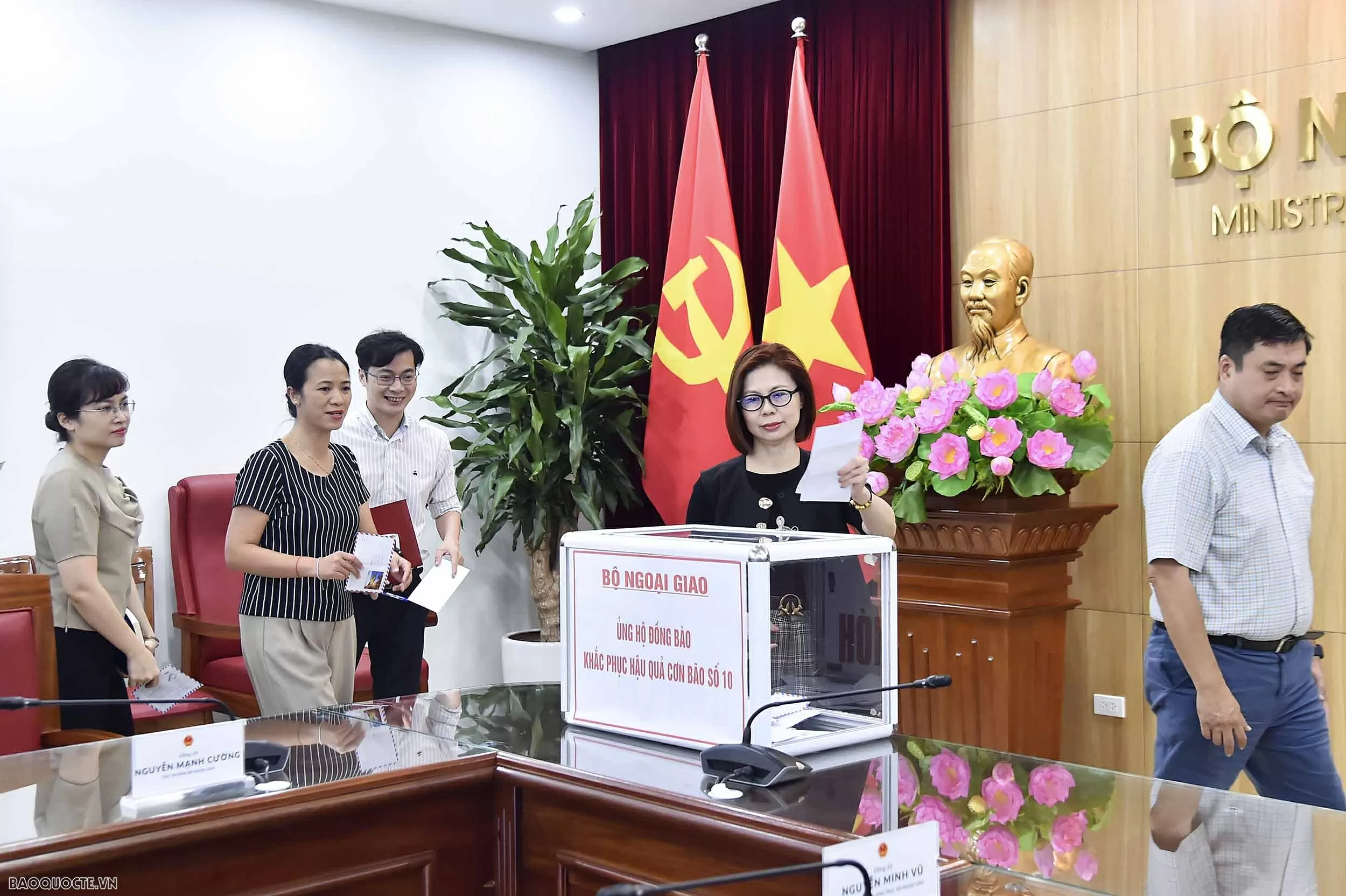 Bộ Ngoại giao phát động quyên góp ủng hộ đồng bào vùng bão số 10