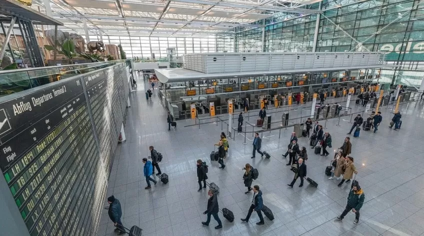 Nhiều UAV lạ quanh sân bay Munich, Đức tạm ngừng hàng loạt chuyến bay, tiến hành điều tra Nhiều UAV lạ quanh sân bay Munich, Đức tạm ngừng hàng loạt chuyến bay, tiến hành điều tra