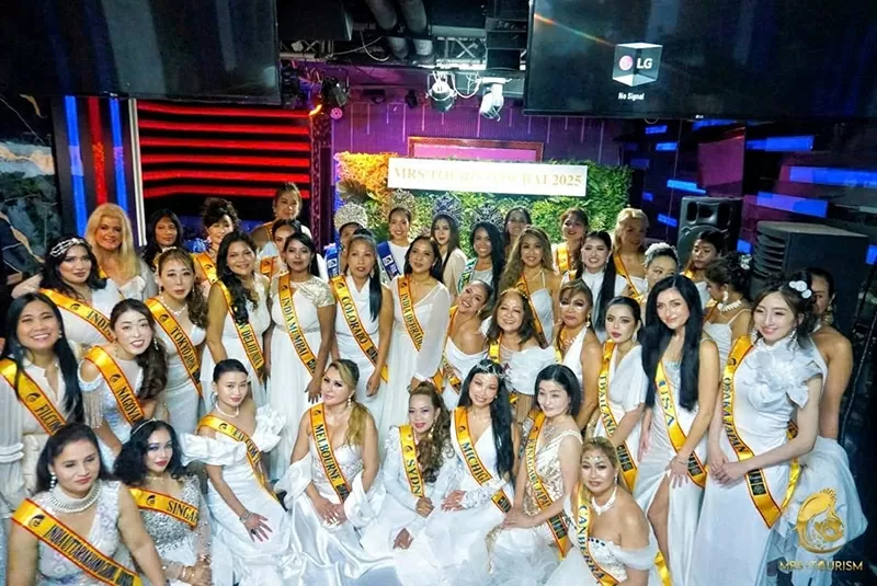Mạc Minh đăng quang Mrs Tourism World 2025: Dấu ấn lịch sử của nhan sắc Việt