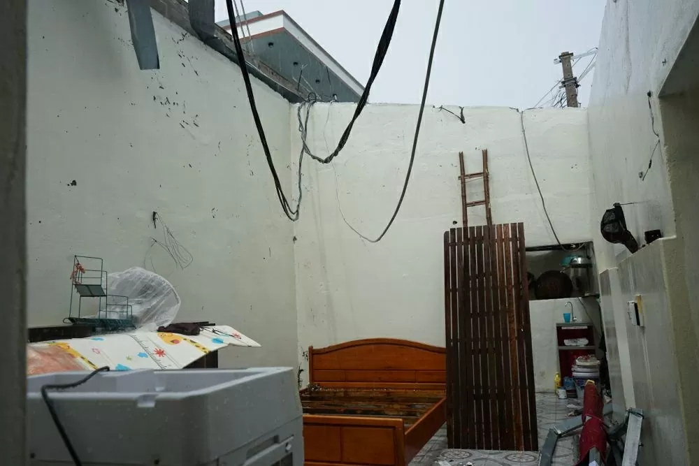 Tình người trong bão lũ Tình người trong bão lũ