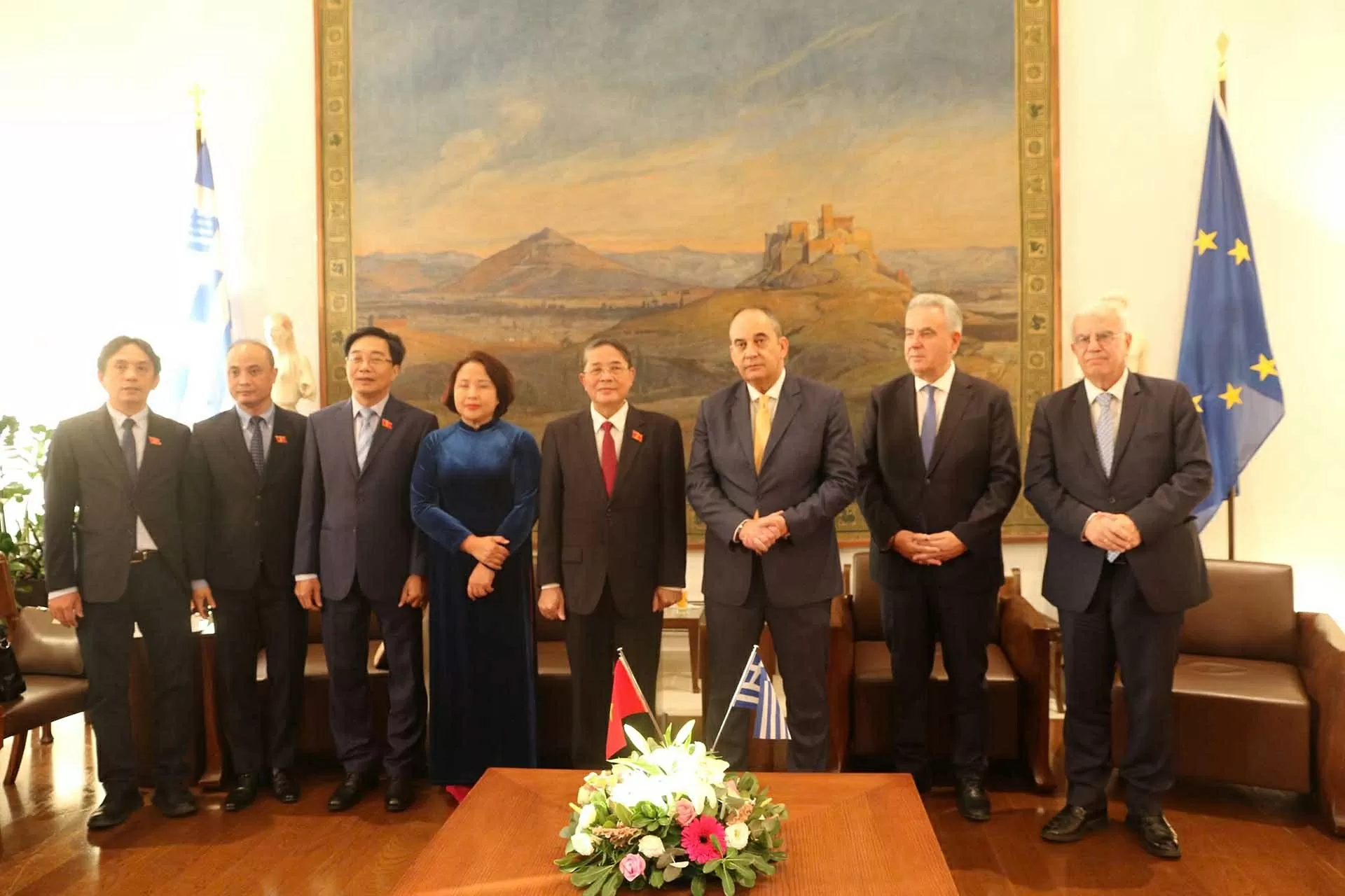 Việt Nam luôn coi trọng phát triển quan hệ hữu nghị và hợp tác nhiều mặt với Hy Lạp