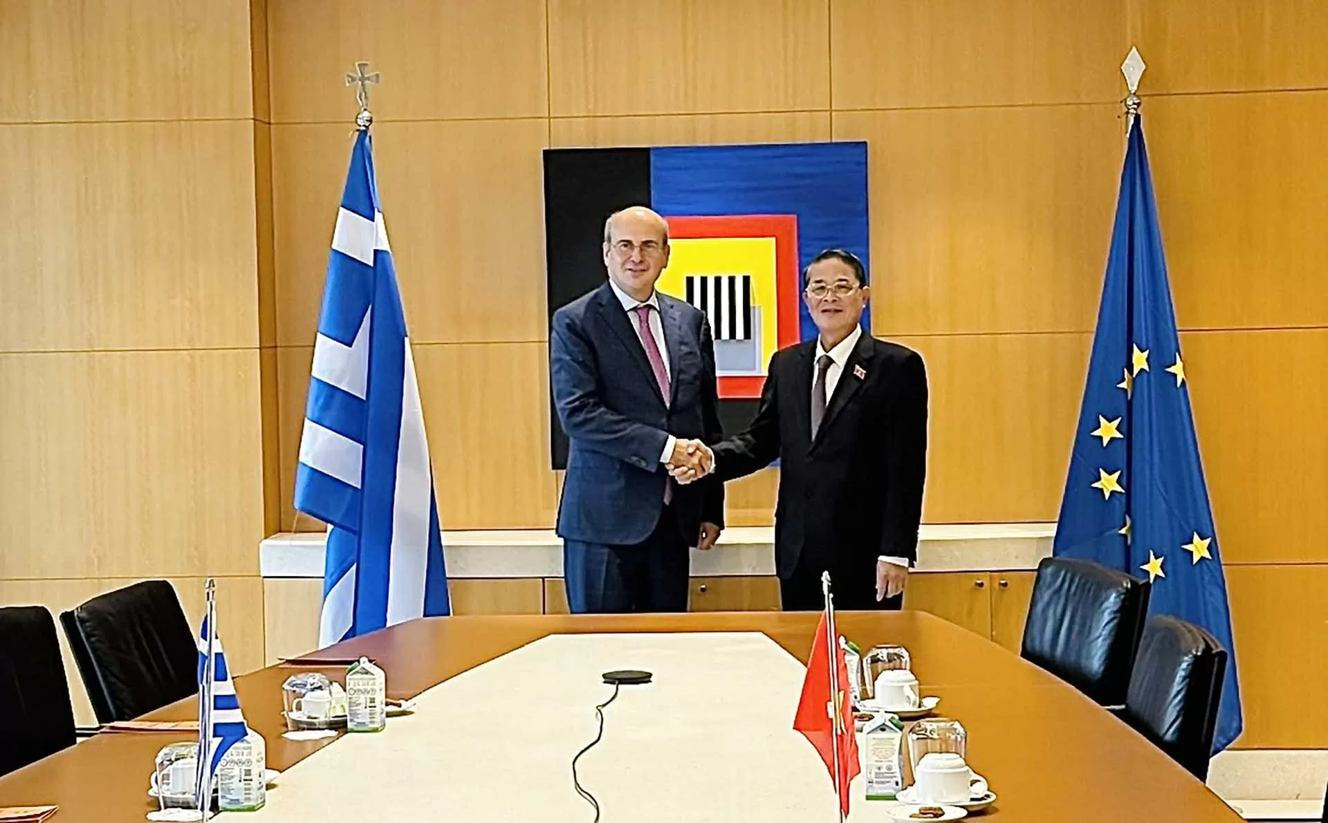 Việt Nam luôn coi trọng phát triển quan hệ hữu nghị và hợp tác nhiều mặt với Hy Lạp