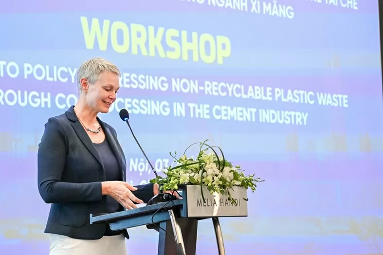 Cắt giảm phát thải và giải quyết bài toán rác thải nhựa trong ngành xi măng Cắt giảm phát thải và giải quyết bài toán rác thải nhựa trong ngành xi măng