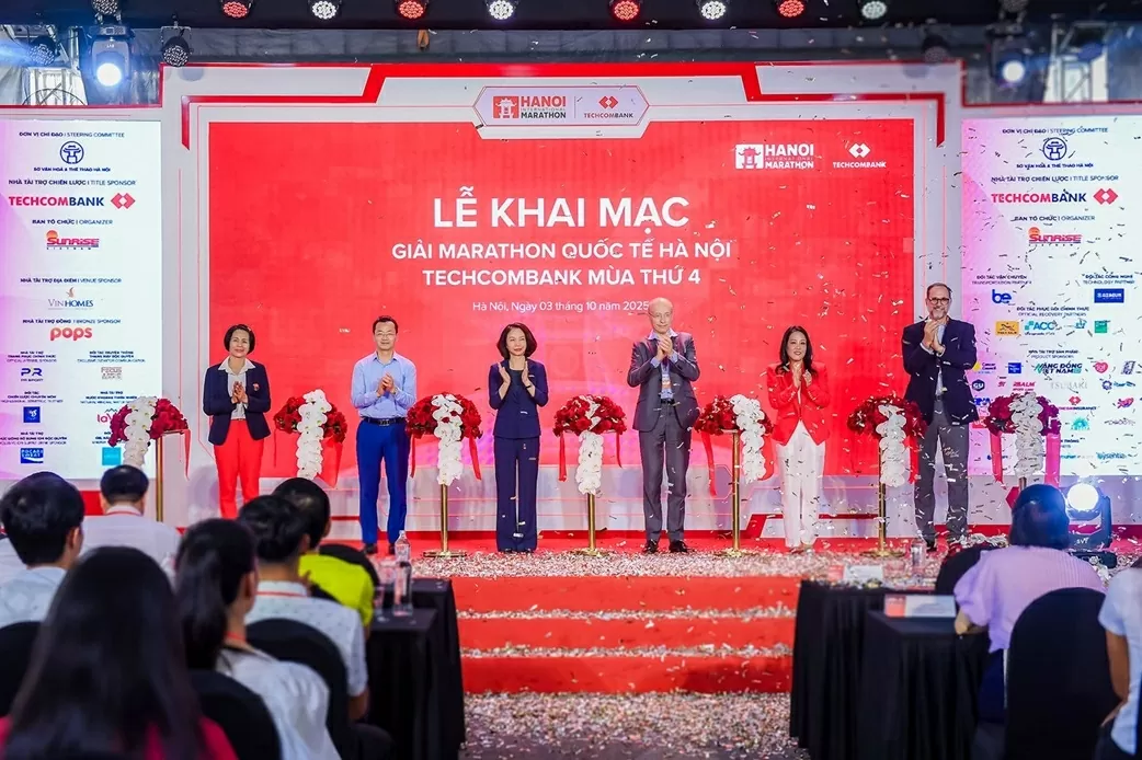 Hơn 13.000 vận động viên từ 51 quốc gia, vùng lãnh thổ dự Giải Marathon quốc tế Hà Nội Techcombank mùa thứ 4 Hơn 13.000 vận động viên từ 51 quốc gia, vùng lãnh thổ dự Giải Marathon quốc tế Hà Nội Techcombank mùa thứ 4