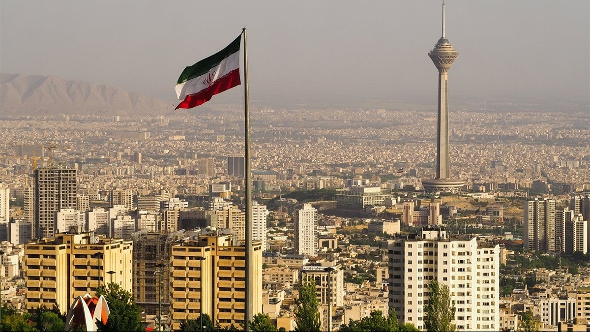 Lý do gì khiến Tổng thống Iran muốn di dời thủ đô Tehran xuống phía Nam?