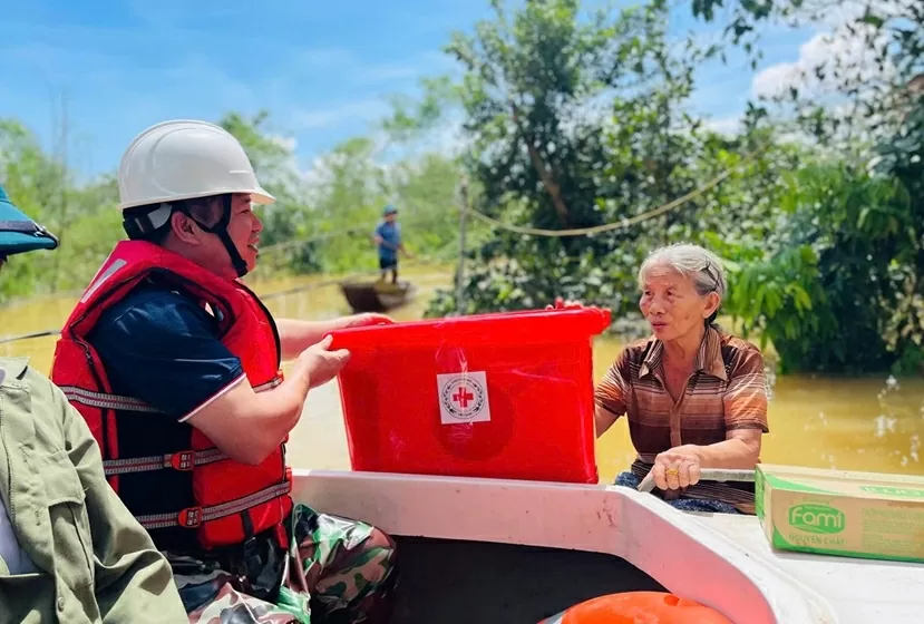 Cứu trợ khẩn cấp đợt 2 cho đồng bào các tỉnh miền núi phía Bắc và miền Trung sau bão số 10