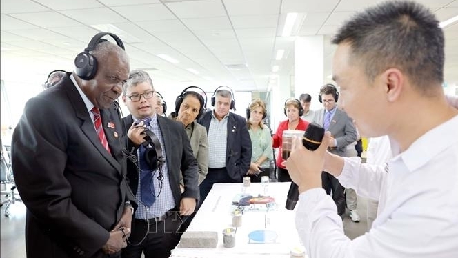 chu tich quoc hoi cuba tham khu cong nghiep tinh hung yen