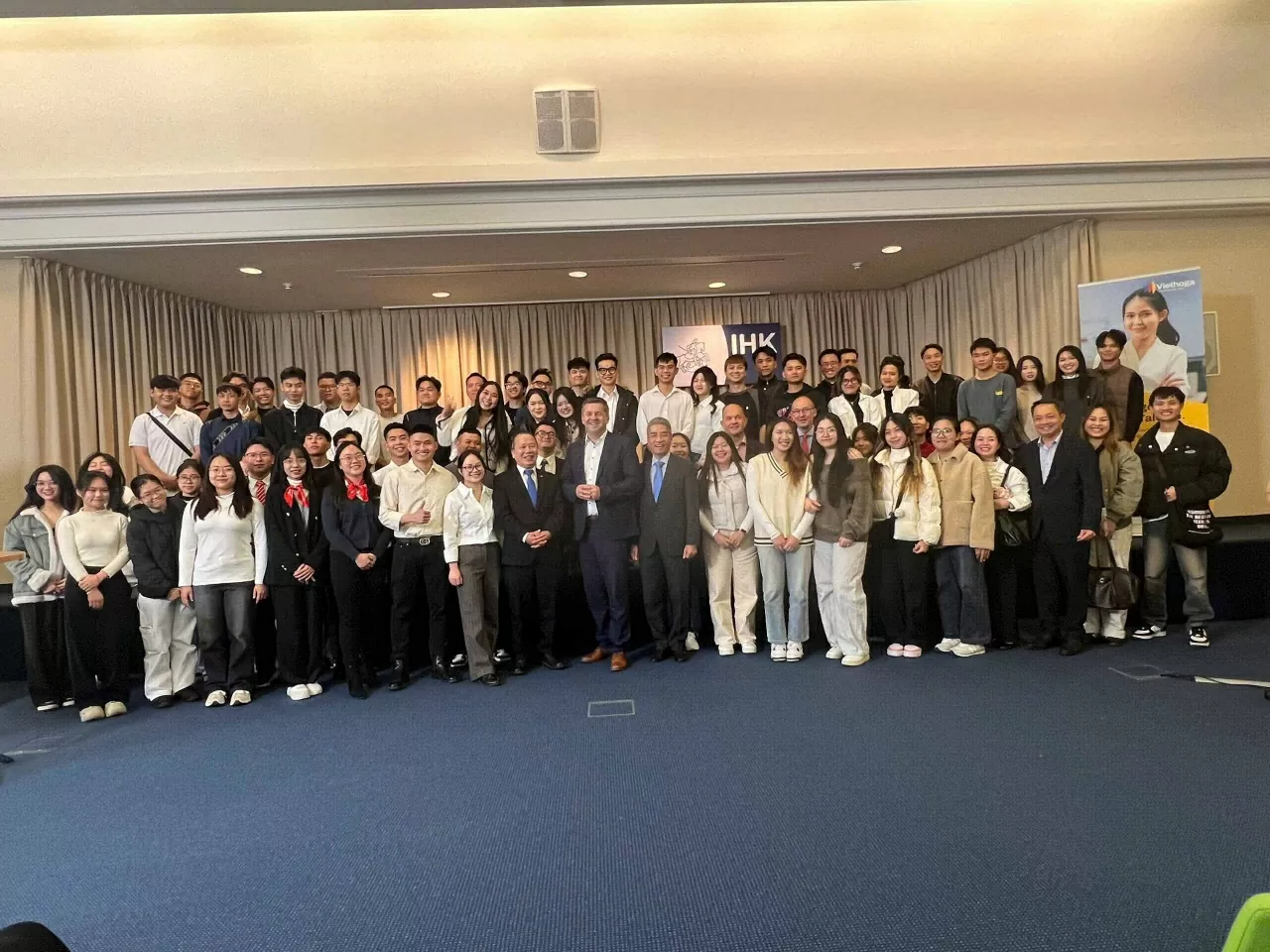 Đại sứ Việt Nam tại Đức dự Lễ chào mừng học viên Việt Nam tại Bang Sachsen-Anhalt Đại sứ Việt Nam tại Đức dự Lễ chào mừng học viên Việt Nam tại Bang Sachsen-Anhalt