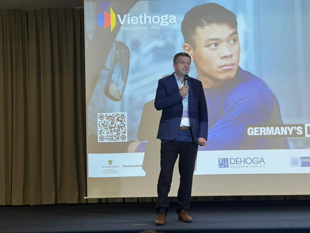 Đại sứ Việt Nam tại Đức dự Lễ chào mừng học viên Việt Nam tại Bang Sachsen-Anhalt Đại sứ Việt Nam tại Đức dự Lễ chào mừng học viên Việt Nam tại Bang Sachsen-Anhalt