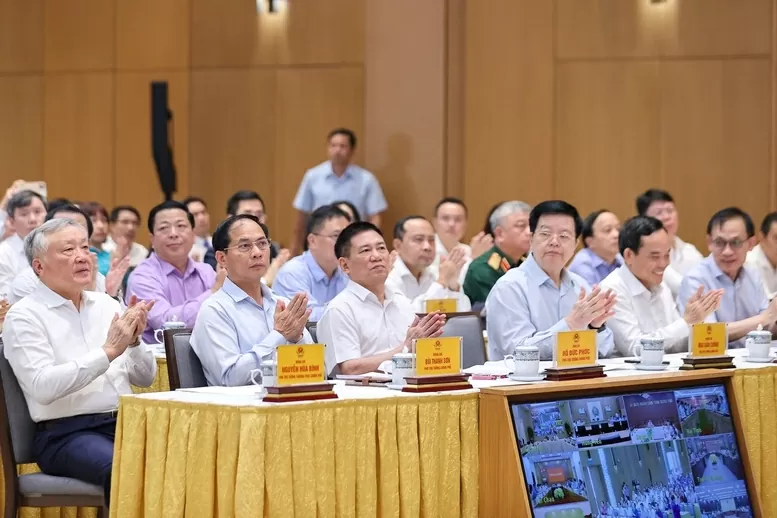 Thủ tướng phát động đợt thi đua cao điểm lập thành tích chào mừng Đại hội XIV của Đảng Thủ tướng phát động đợt thi đua cao điểm lập thành tích chào mừng Đại hội XIV của Đảng