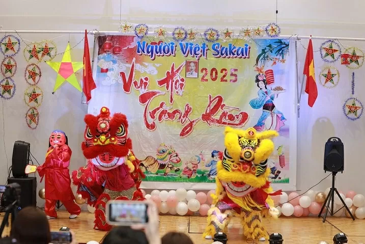 Đêm Trung thu gắn kết cộng đồng, hướng về quê hương sau bão Bualoi Đêm Trung thu gắn kết cộng đồng, hướng về quê hương sau bão Bualoi