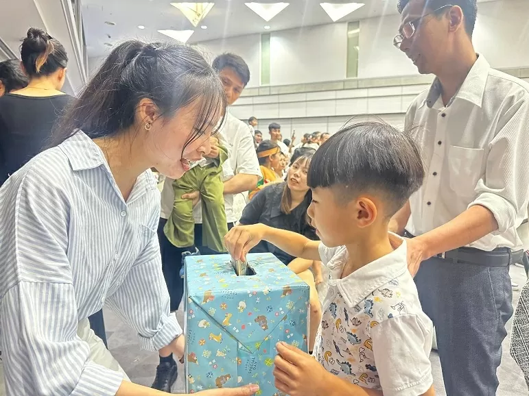 Đêm Trung thu gắn kết cộng đồng, hướng về quê hương sau bão Bualoi Đêm Trung thu gắn kết cộng đồng, hướng về quê hương sau bão Bualoi