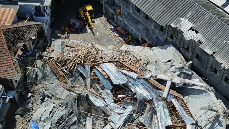 Sập trường học thương tâm tại Indonesia: Con số thiệt mạng tăng lên 37 người, 104 người may mắn sống sót Sập trường học thương tâm tại Indonesia: Con số thiệt mạng tăng lên 37, 104 người may mắn sống sót