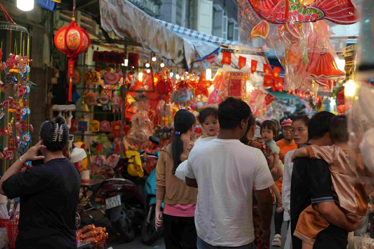 Phố lồng đèn Lương Nhữ Học: Lễ hội ánh sáng mỗi độ Thu sang