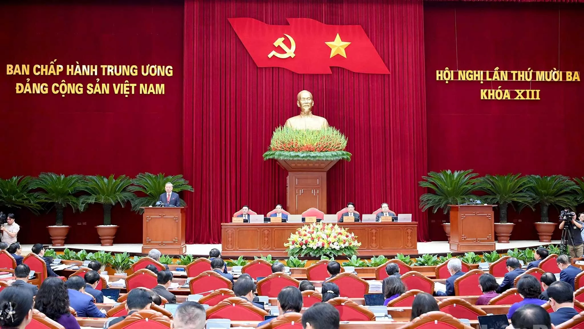 Khai mạc Hội nghị lần thứ mười ba Ban Chấp hành Trung ương Đảng khóa XIII Khai mạc Hội nghị lần thứ mười ba Ban Chấp hành Trung ương Đảng khóa XIII