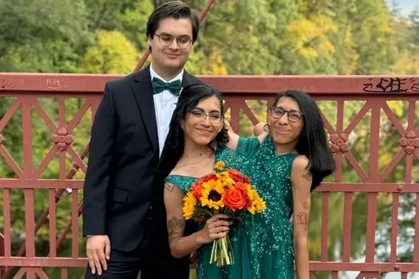 Mỹ: Một cô gái của cặp sinh đôi dính liền kỷ niệm một năm cưới