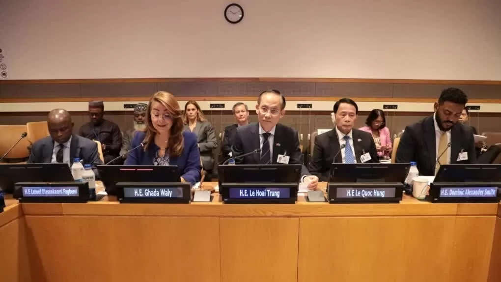 Quyền Bộ trưởng Ngoại giao Lê Hoài Trung, Thứ trưởng Công an Lê Quốc Hùng tại buổi giới thiệu Lễ mở ký Công ước Hà Nội ở trụ sở Liên Hợp Quốc, New York, Mỹ. Ảnh: BNG Quyền Bộ trưởng Ngoại giao Lê Hoài Trung, Thứ trưởng Công an Lê Quốc Hùng tại buổi giới thiệu Lễ mở ký Công ước Hà Nội ở trụ sở Liên Hợp Quốc, New York, Mỹ. Ảnh: BNG