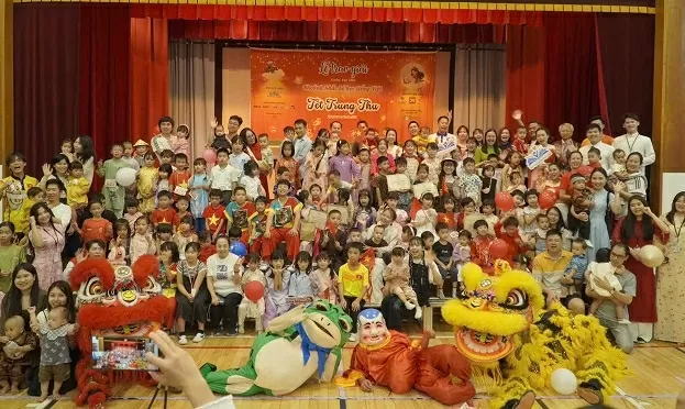 Trao giải cuộc thi ảnh “Khoảnh khắc bé học tiếng Việt” tại Nhật Bản Trao giải cuộc thi ảnh “Khoảnh khắc bé học tiếng Việt” tại Nhật Bản