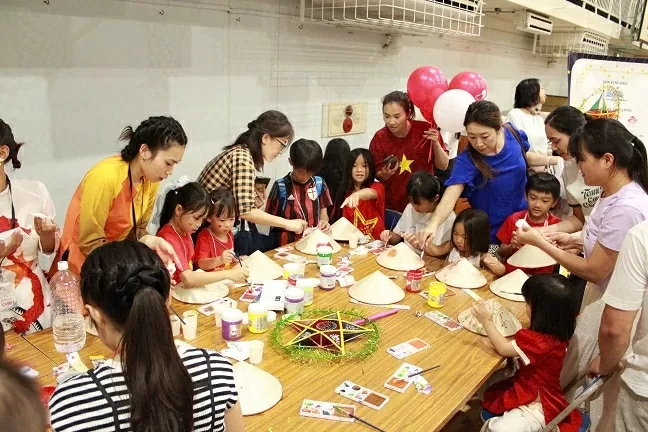 Trao giải cuộc thi ảnh “Khoảnh khắc bé học tiếng Việt” tại Nhật Bản Trao giải cuộc thi ảnh “Khoảnh khắc bé học tiếng Việt” tại Nhật Bản