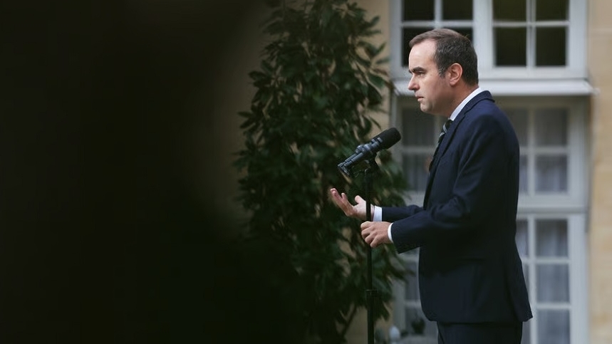 ‘Ngọn nến chóng tàn’ ở Paris