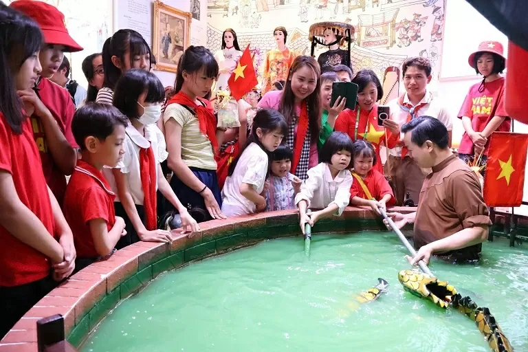 Trung thu sum vầy tại Nhà Triển lãm Việt Nam ở EXPO 2025 Trung thu sum vầy tại Nhà Triển lãm Việt Nam ở EXPO 2025