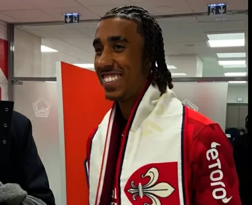 Trung vệ Man Utd Leny Yoro trở về tạm biệt đội bóng cũ Lille