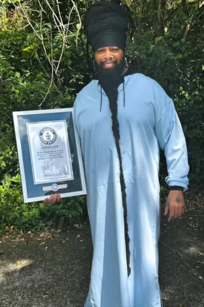 Bộ râu tự nhiên dài hơn một mét lập kỷ lục Guinness