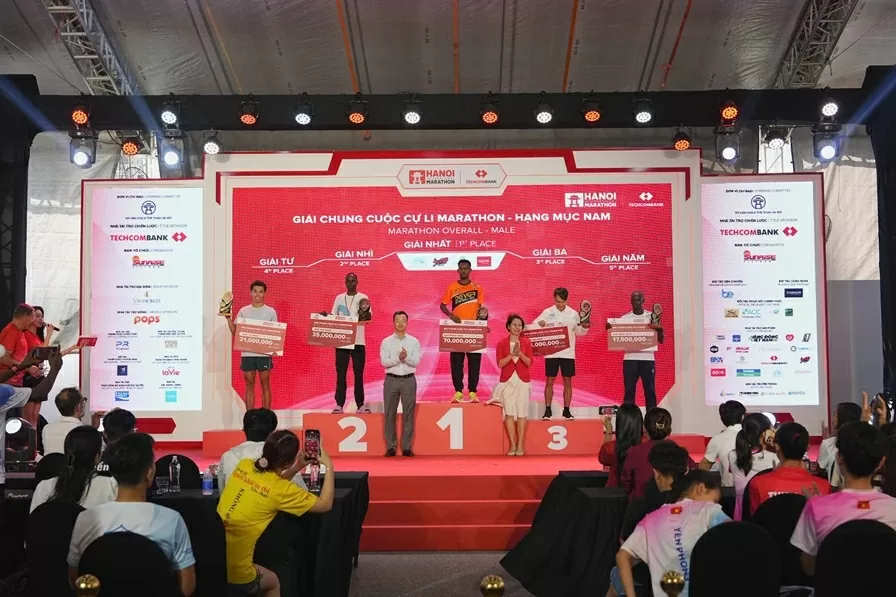 Hanoi Marathon quốc tế Techcombank