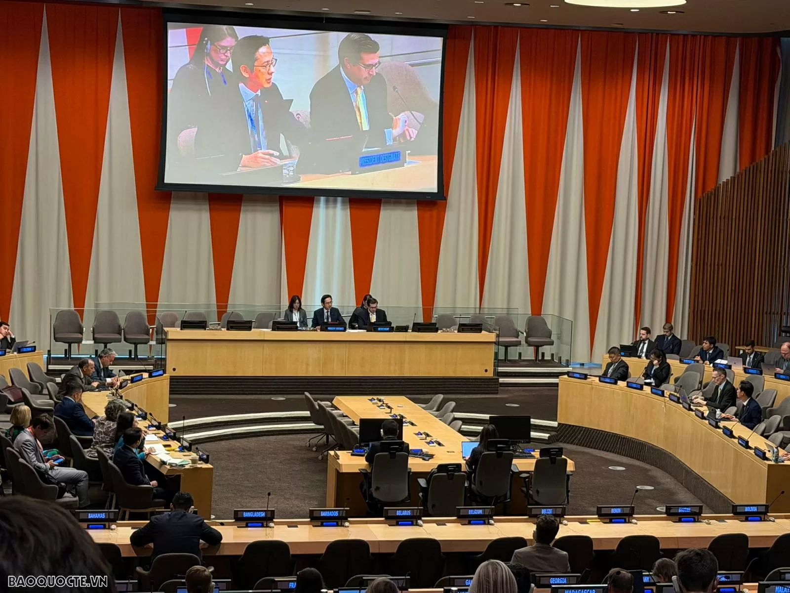 Việt Nam kêu gọi các quốc gia hợp tác củng cố các thể chế giải trừ quân bị, chống phổ biến vũ khí hạt nhân toàn cầu