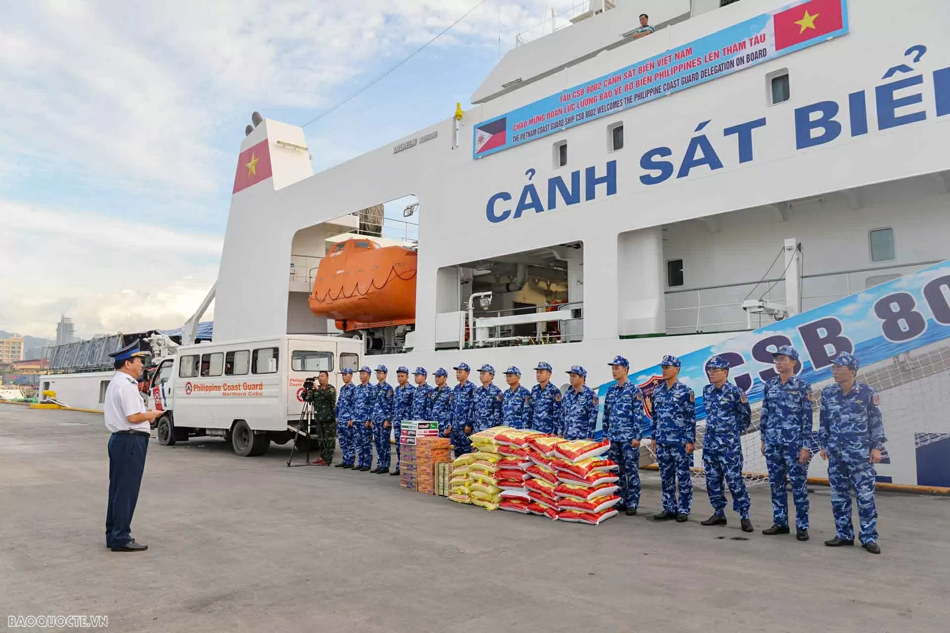 Cảnh sát biển Việt Nam hỗ trợ khắc phục hậu quả động đất tại Philippines