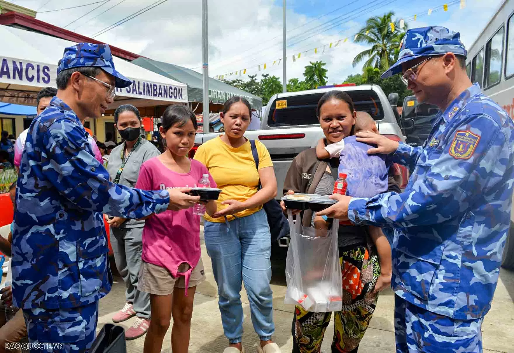 Cảnh sát biển Việt Nam hỗ trợ khắc phục hậu quả động đất tại Philippines