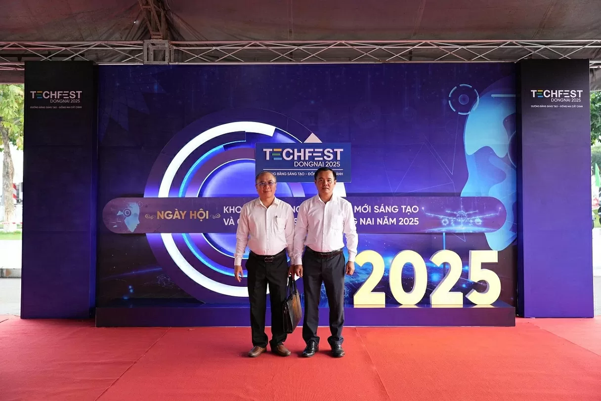 Ông Nguyễn Minh Quang - Phó Giám đốc và ông Nguyễn Thanh Phong - Phó Giám đốc, Sở Khoa học và Công nghệ tỉnh Đồng Nai. Ông Nguyễn Minh Quang - Phó Giám đốc và ông Nguyễn Thanh Phong - Phó Giám đốc, Sở Khoa học và Công nghệ tỉnh Đồng Nai.