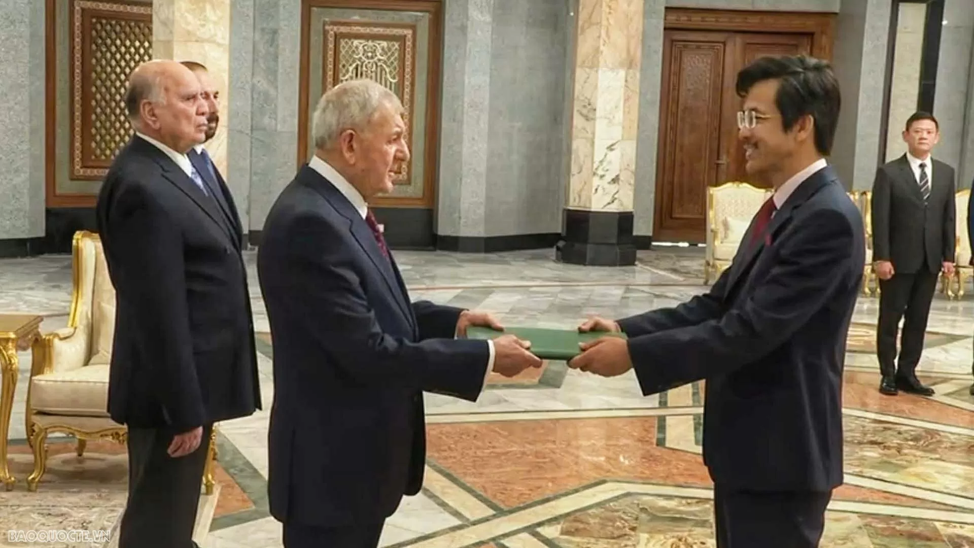 Đại sứ Nguyễn Lương Ngọc trình Thư ủy nhiệm lên Tổng thống Iraq Đại sứ Nguyễn Lương Ngọc trình Thư ủy nhiệm lên Tổng thống Iraq