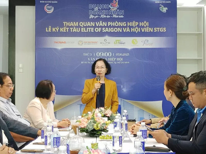 Bà Nguyễn Thị Khánh, Chủ tịch Hiệp hội Du lịch TP.HCM phát biểu Bà Nguyễn Thị Khánh, Chủ tịch Hiệp hội Du lịch TP.HCM phát biểu