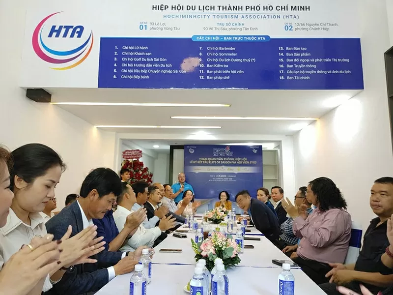 Quang cảnh buổi gặp gỡ Quang cảnh buổi gặp gỡ