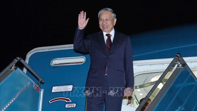 tong bi thu to lam den binh nhuong bat dau tham cap nha nuoc toi trieu tien