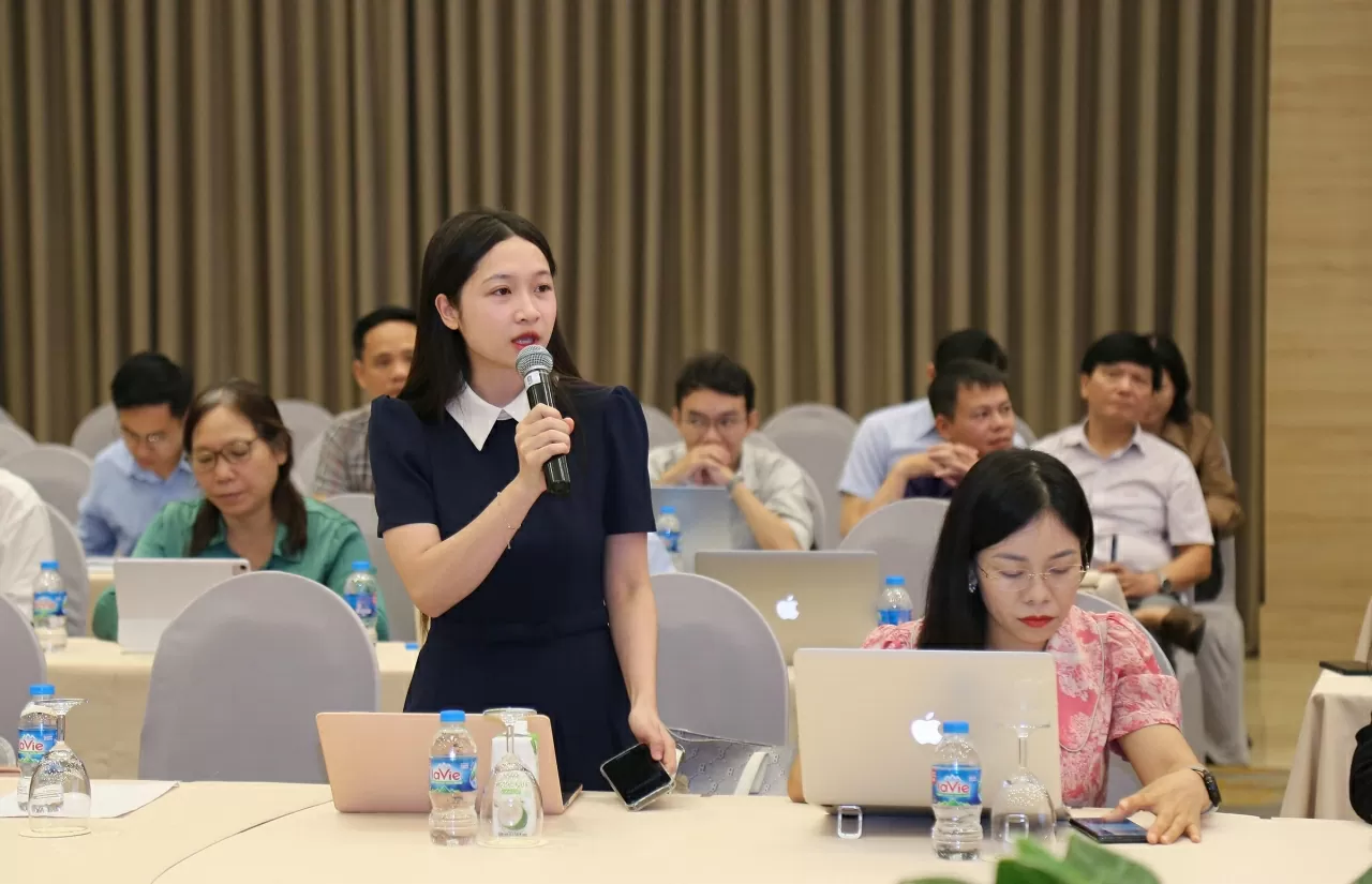 Tại buổi họp báo, các phóng viên đặt câu hỏi cho đại biểu. (Ảnh: Thành Long)