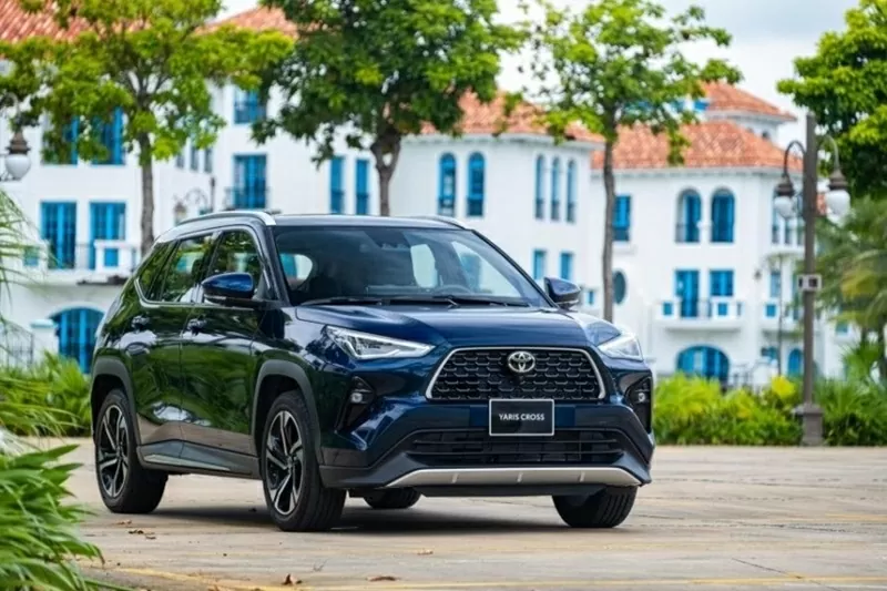 Mẫu xe hybrid Toyota Yaris Cross HEV được giảm khoảng 48,5 triệu đồng nhờ hỗ trợ trước bạ và bảo hiểm.