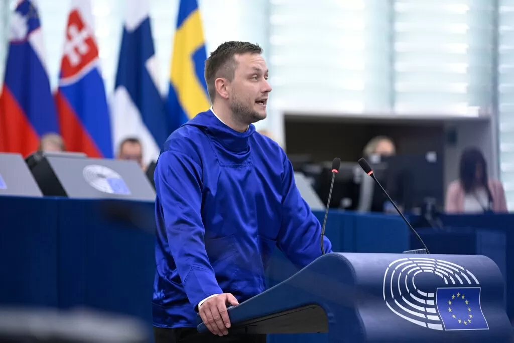Trước sự 'nhòm ngó' từ Mỹ, Greenland tuyên bố: 'Chúng tôi cần EU, sẽ không gia nhập bất kỳ quốc gia nào' Trước sự 'nhòm ngó' từ Mỹ, Greenland tuyên bố: 'Chúng tôi cần EU, sẽ không gia nhập bất kỳ quốc gia nào'