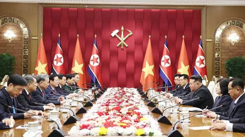 Tổng Bí thư Tô Lâm hội đàm với Tổng Bí thư, Chủ tịch Quốc vụ Triều Tiên Kim Jong Un. (Nguồn: TTXVN)