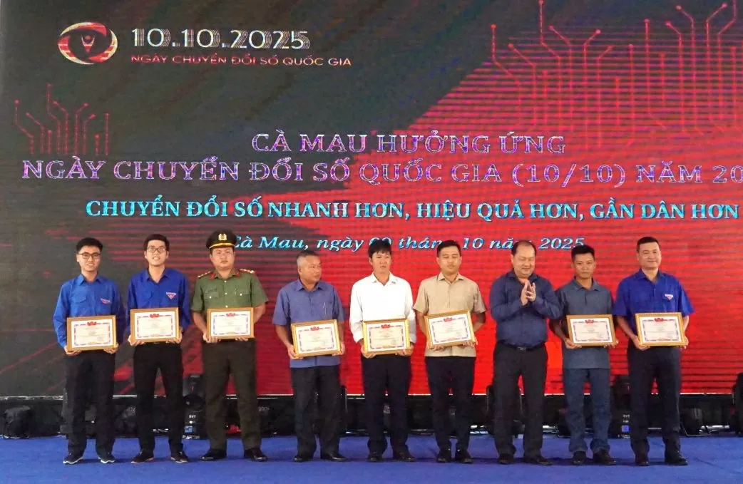 Cà Mau xác định chuyển đổi số phải thực chất, gần dân, phục vụ dân, phát triển kinh tế - xã hội