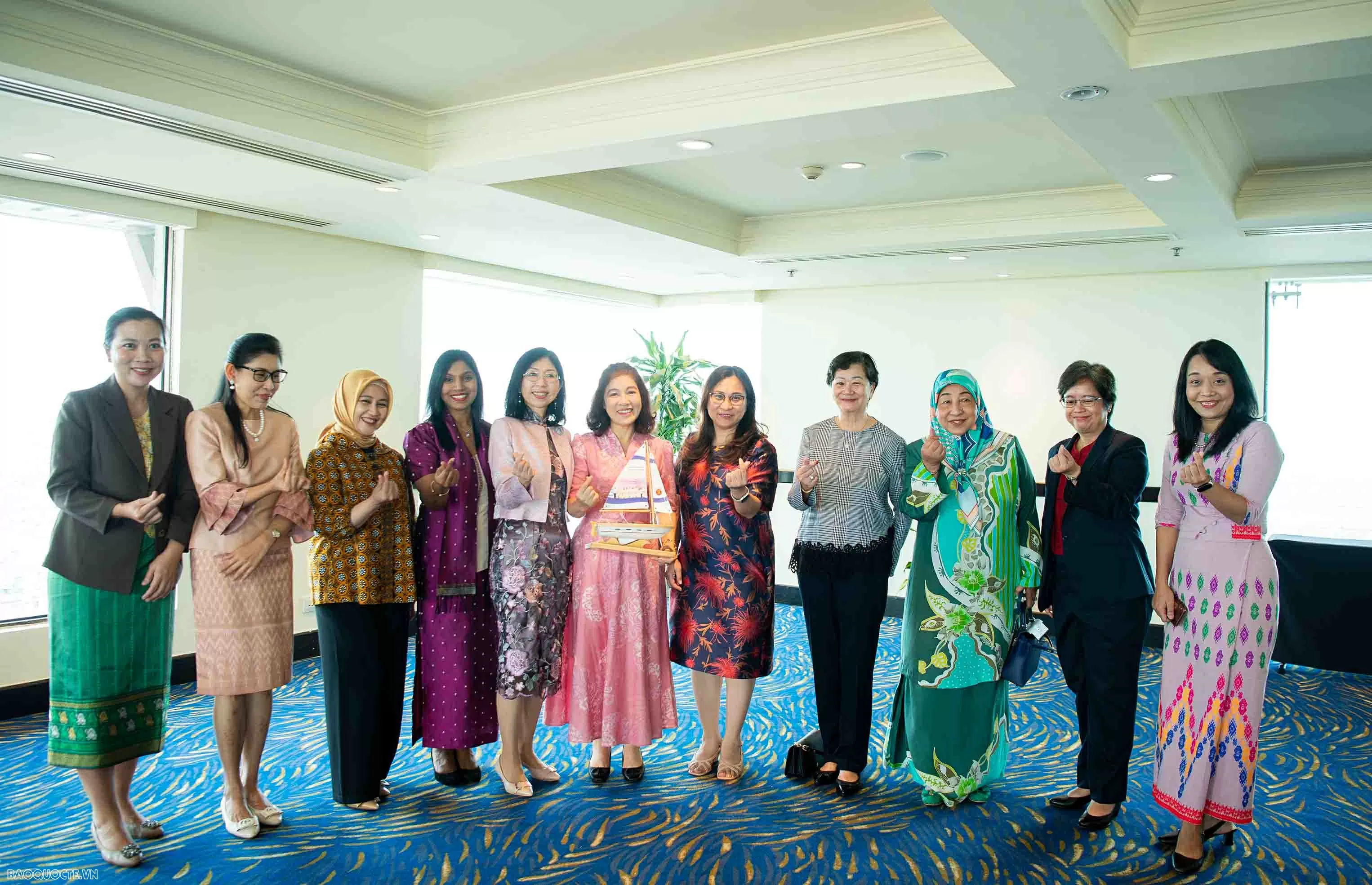 Nhóm AWCH: Lan tỏa tình hữu nghị, đoàn kết và vai trò tích cực của phụ nữ ASEAN trong thời đại mới Nhóm AWCH: Lan tỏa tình hữu nghị, đoàn kết và vai trò tích cực của phụ nữ ASEAN trong thời đại mới